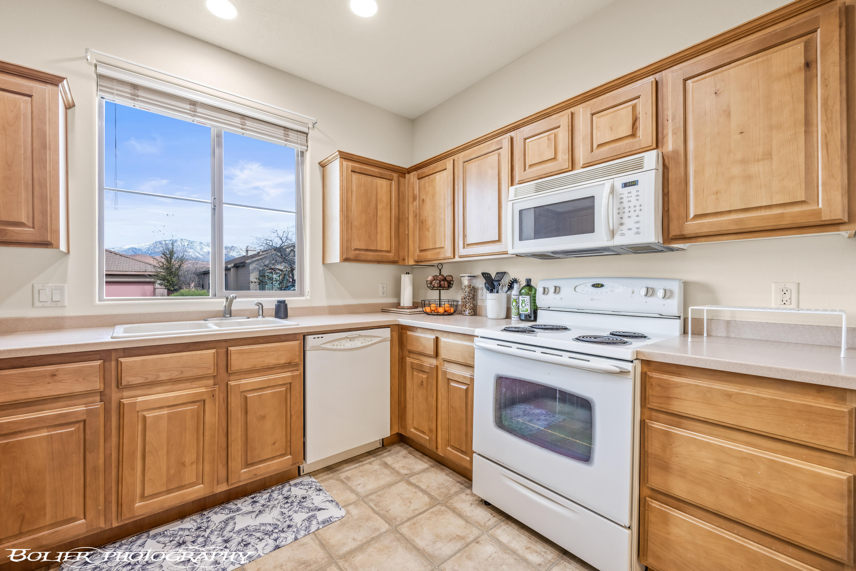 3330 E Fourteen Fairway DR