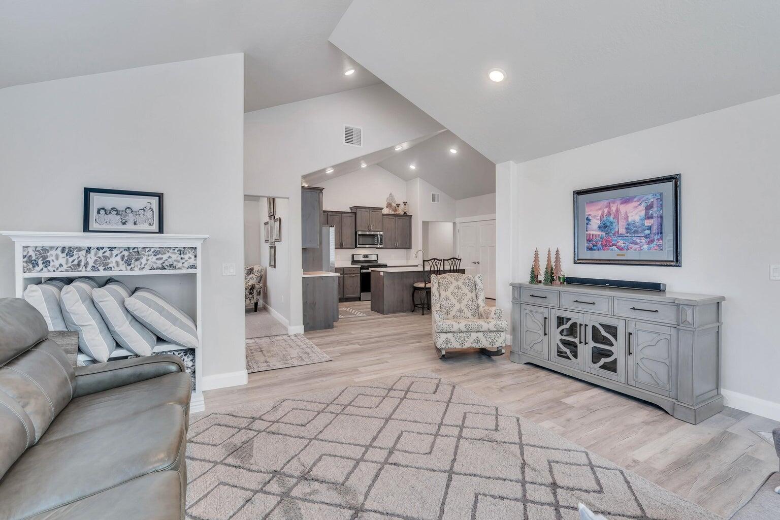 597 N Pintail LN Unit: D