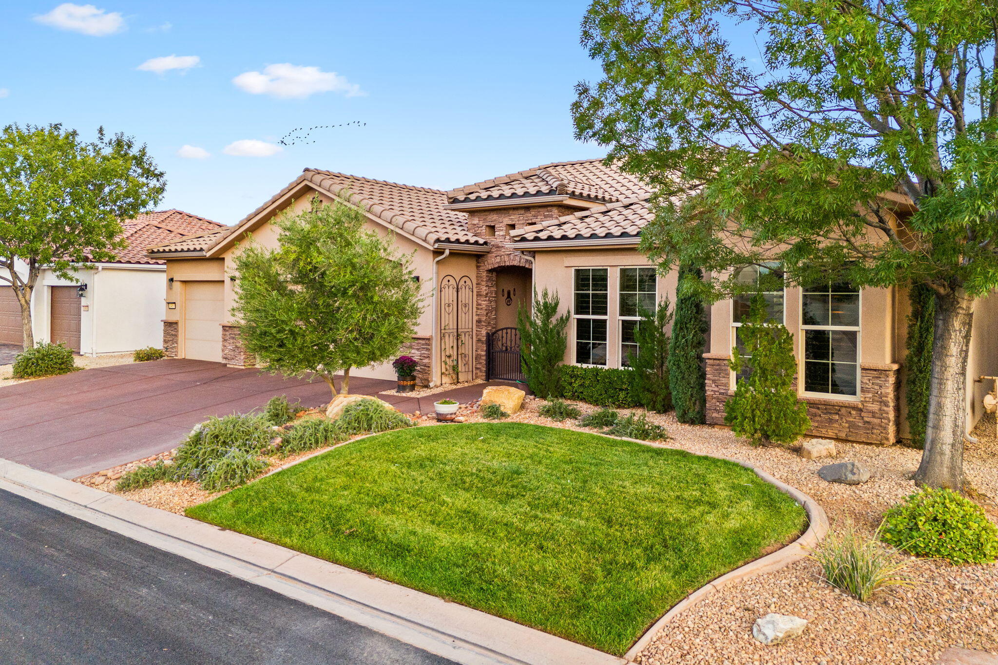 1469 W Heatherglen