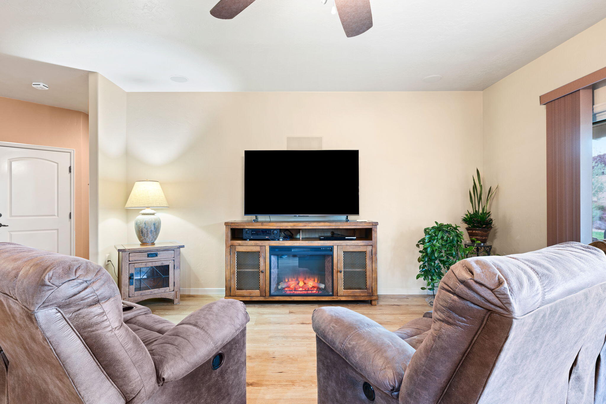 1469 W Heatherglen