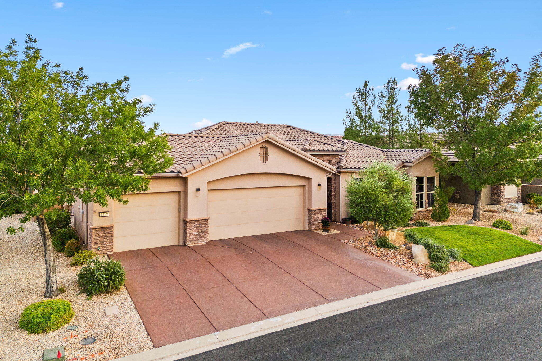 1469 W Heatherglen