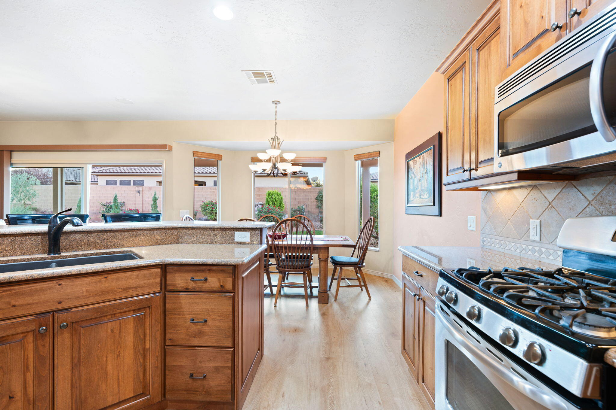 1469 W Heatherglen