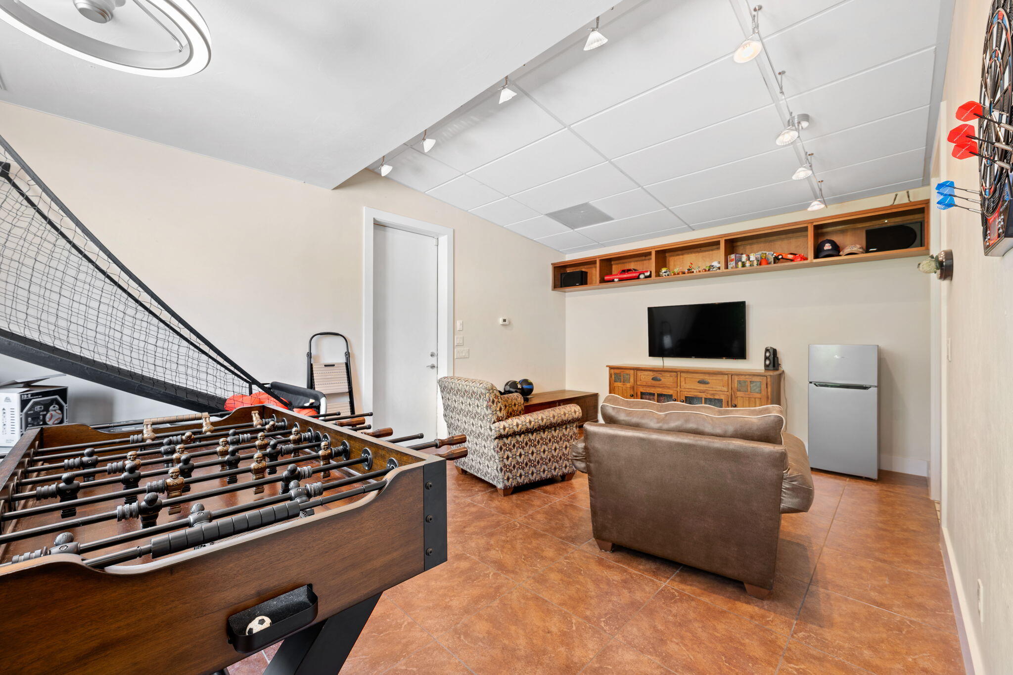 557 S WOODSVIEW CIR