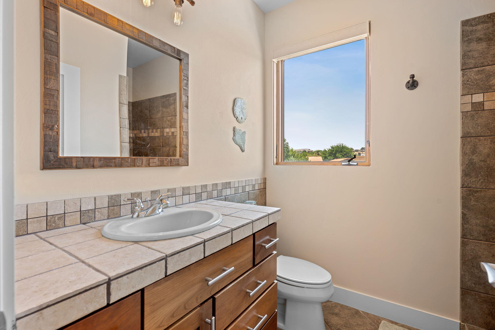557 S WOODSVIEW CIR