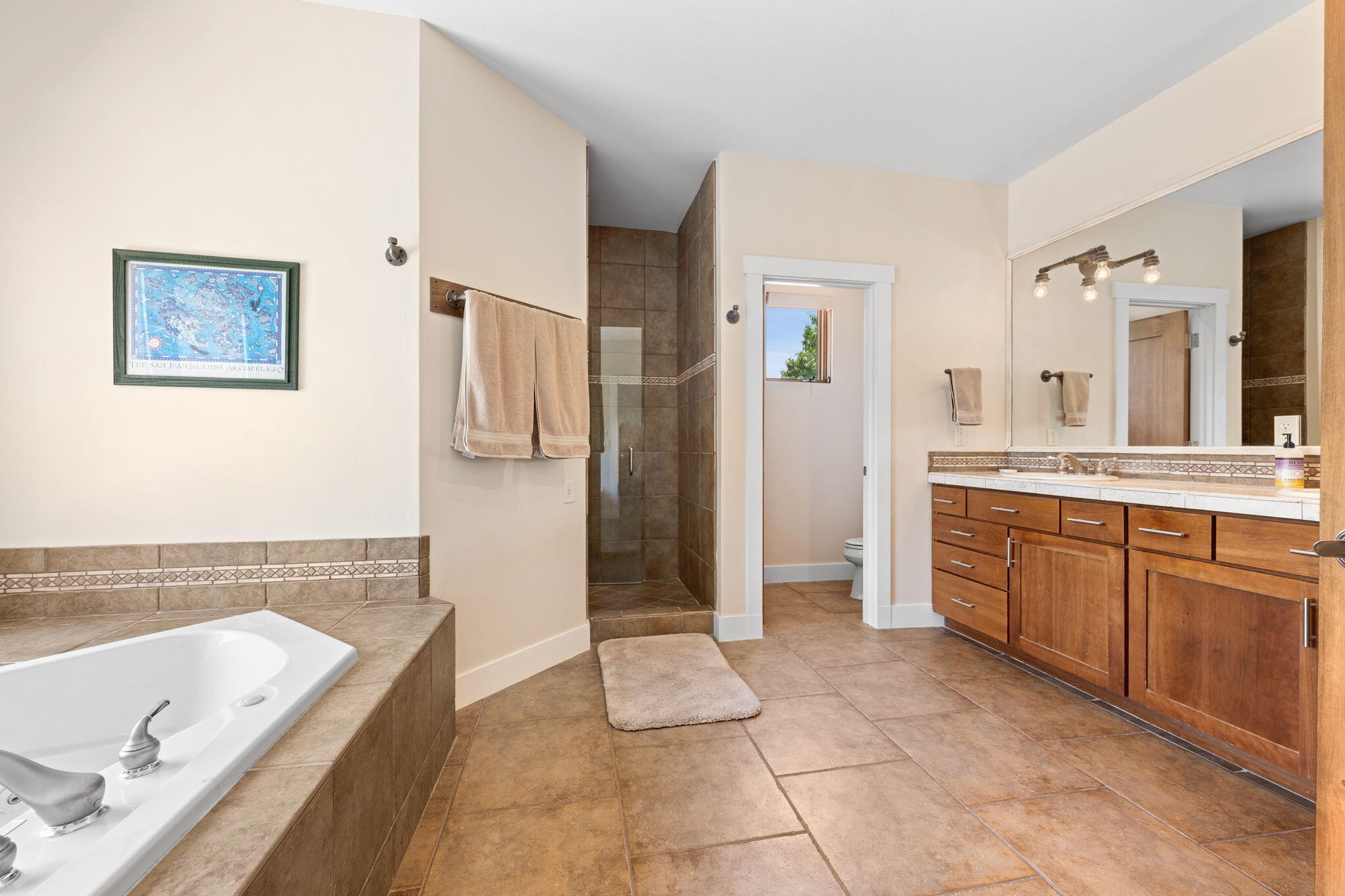 557 S WOODSVIEW CIR