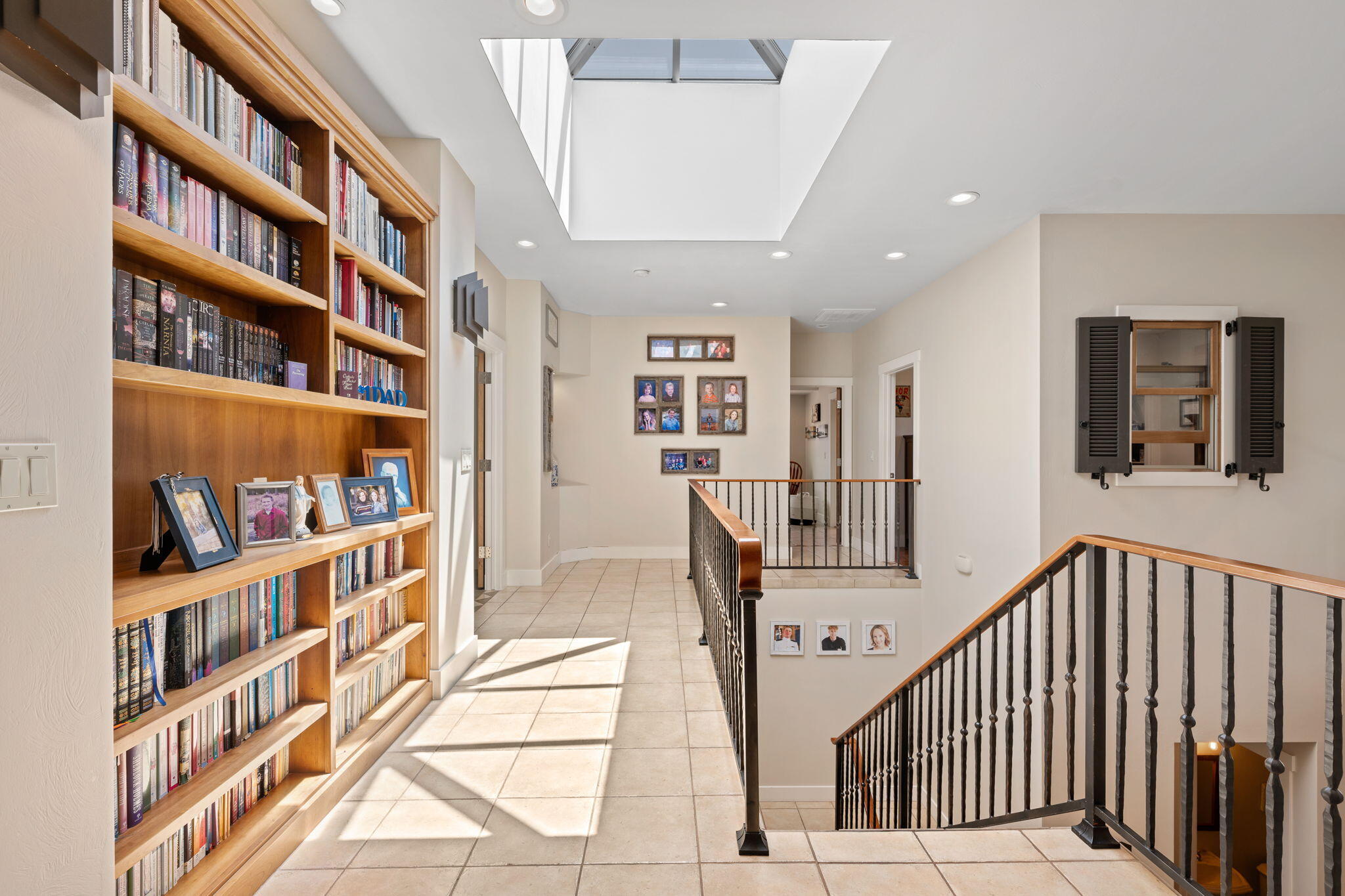 557 S WOODSVIEW CIR