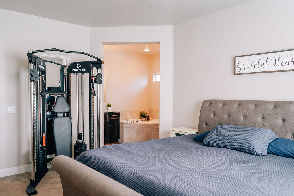 5887 DESERT CREST DR