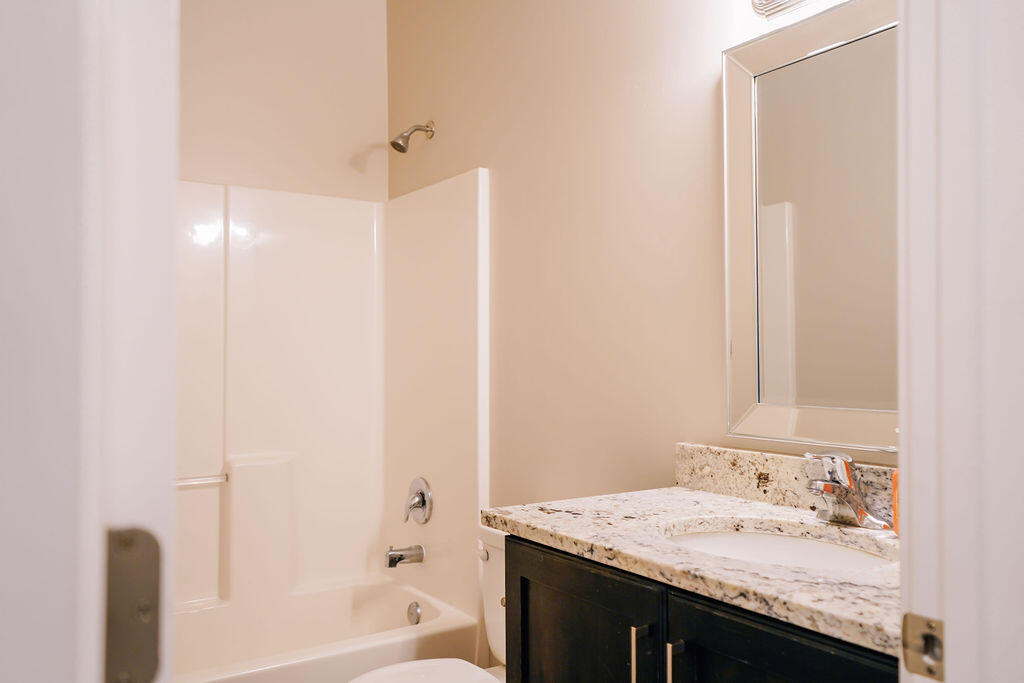 5887 DESERT CREST DR