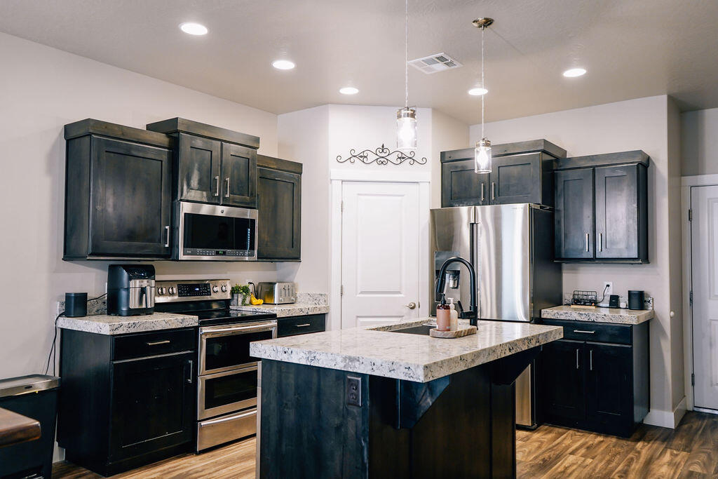 5887 DESERT CREST DR