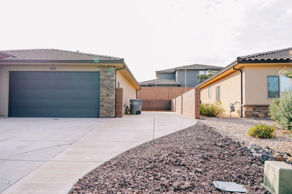5887 DESERT CREST DR