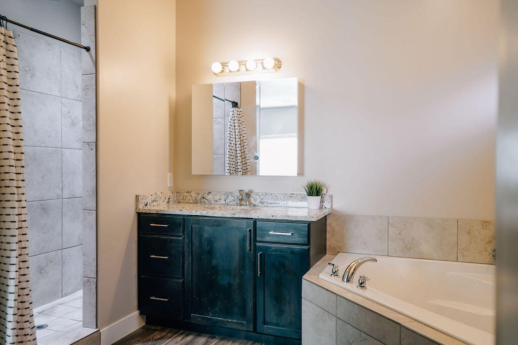 5887 DESERT CREST DR