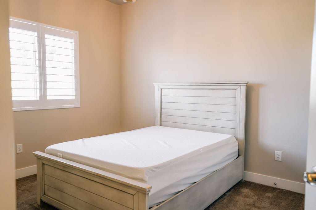 5887 DESERT CREST DR