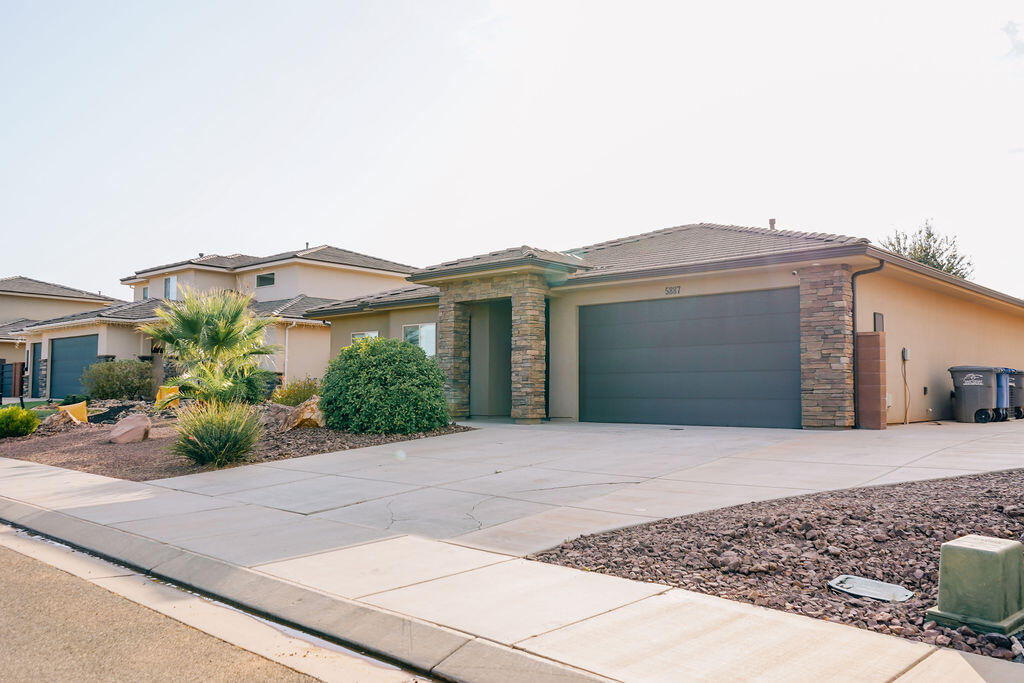 5887 DESERT CREST DR