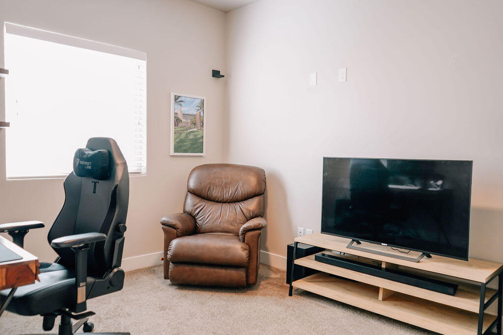 5887 DESERT CREST DR