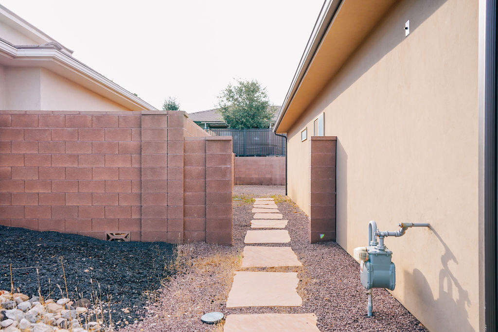 5887 DESERT CREST DR