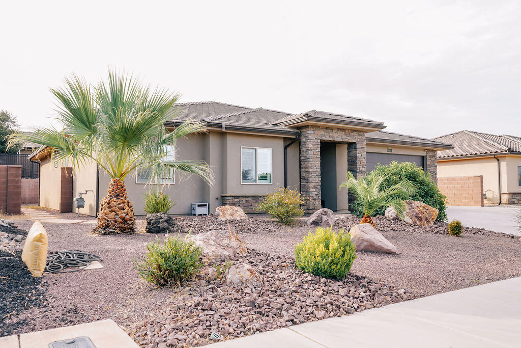 5887 DESERT CREST DR