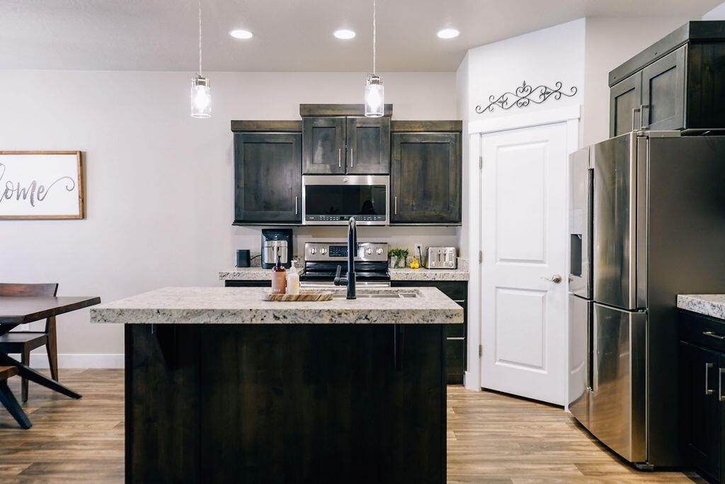 5887 DESERT CREST DR