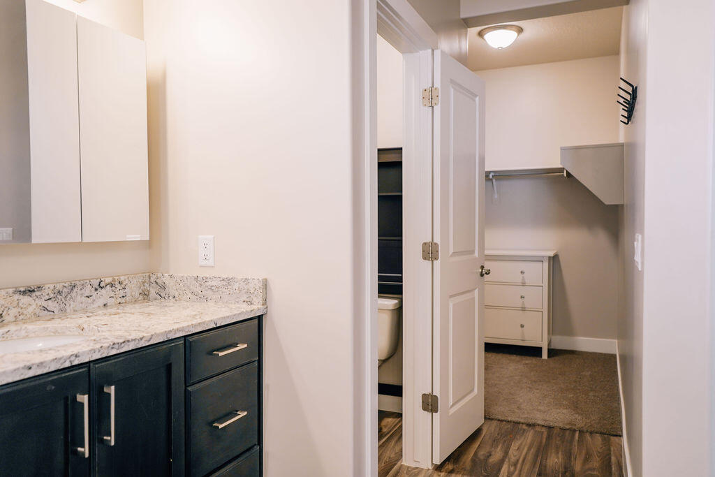 5887 DESERT CREST DR