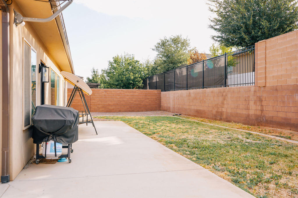 5887 DESERT CREST DR