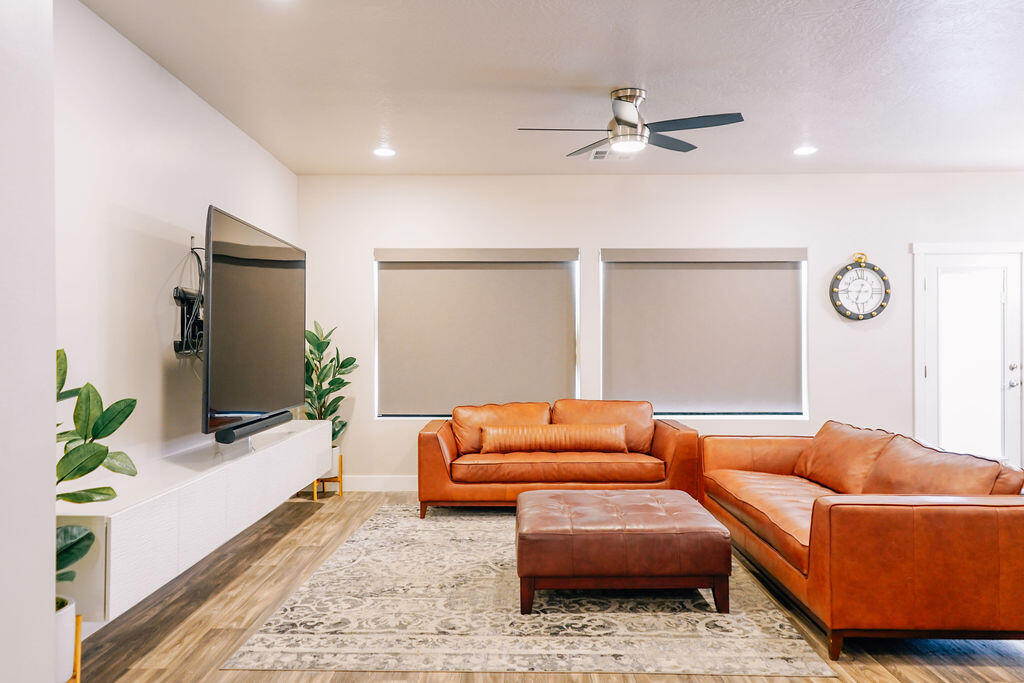 5887 DESERT CREST DR