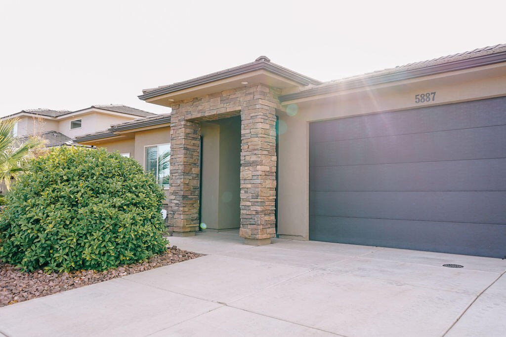 5887 DESERT CREST DR