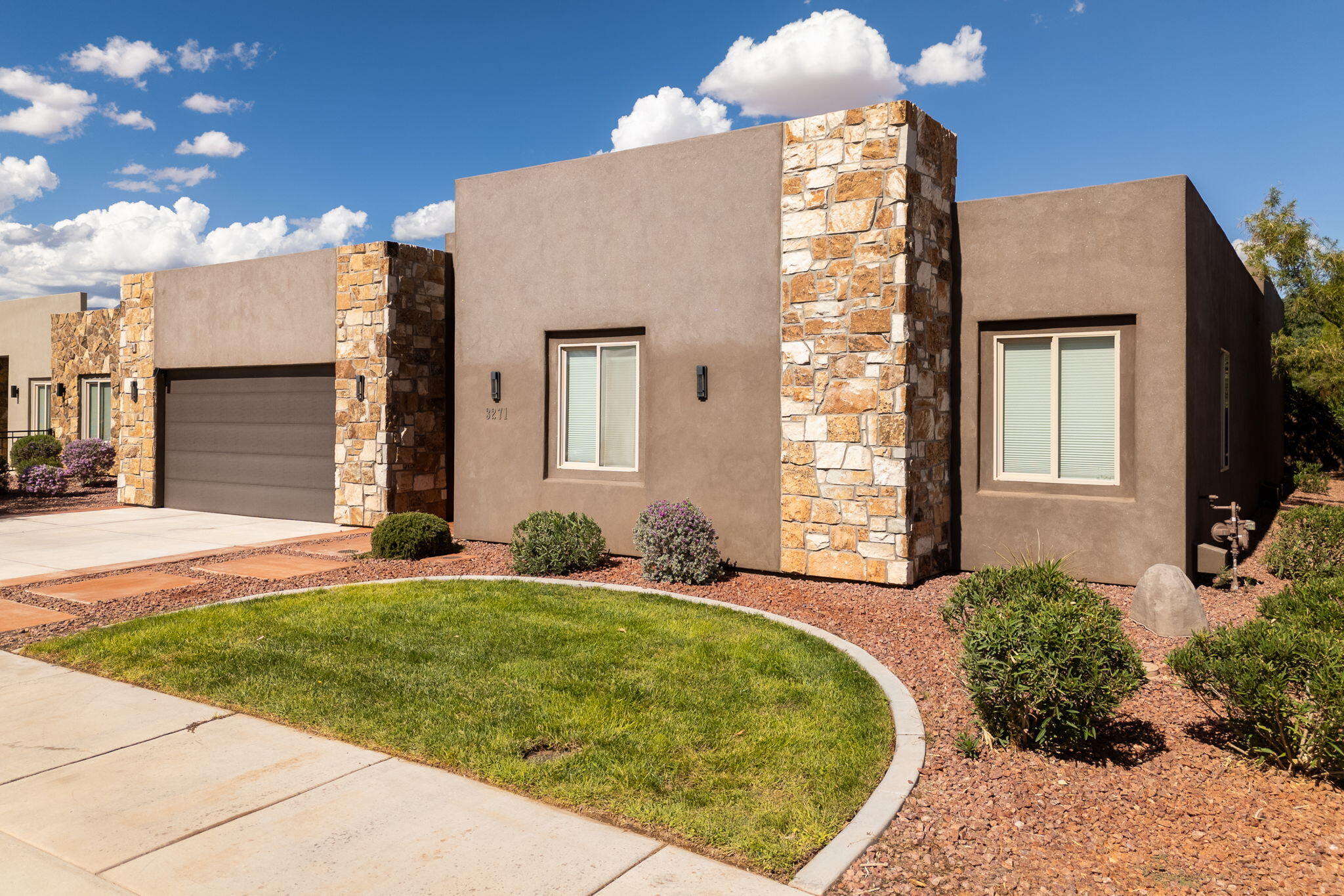 3271 S Retreat DR