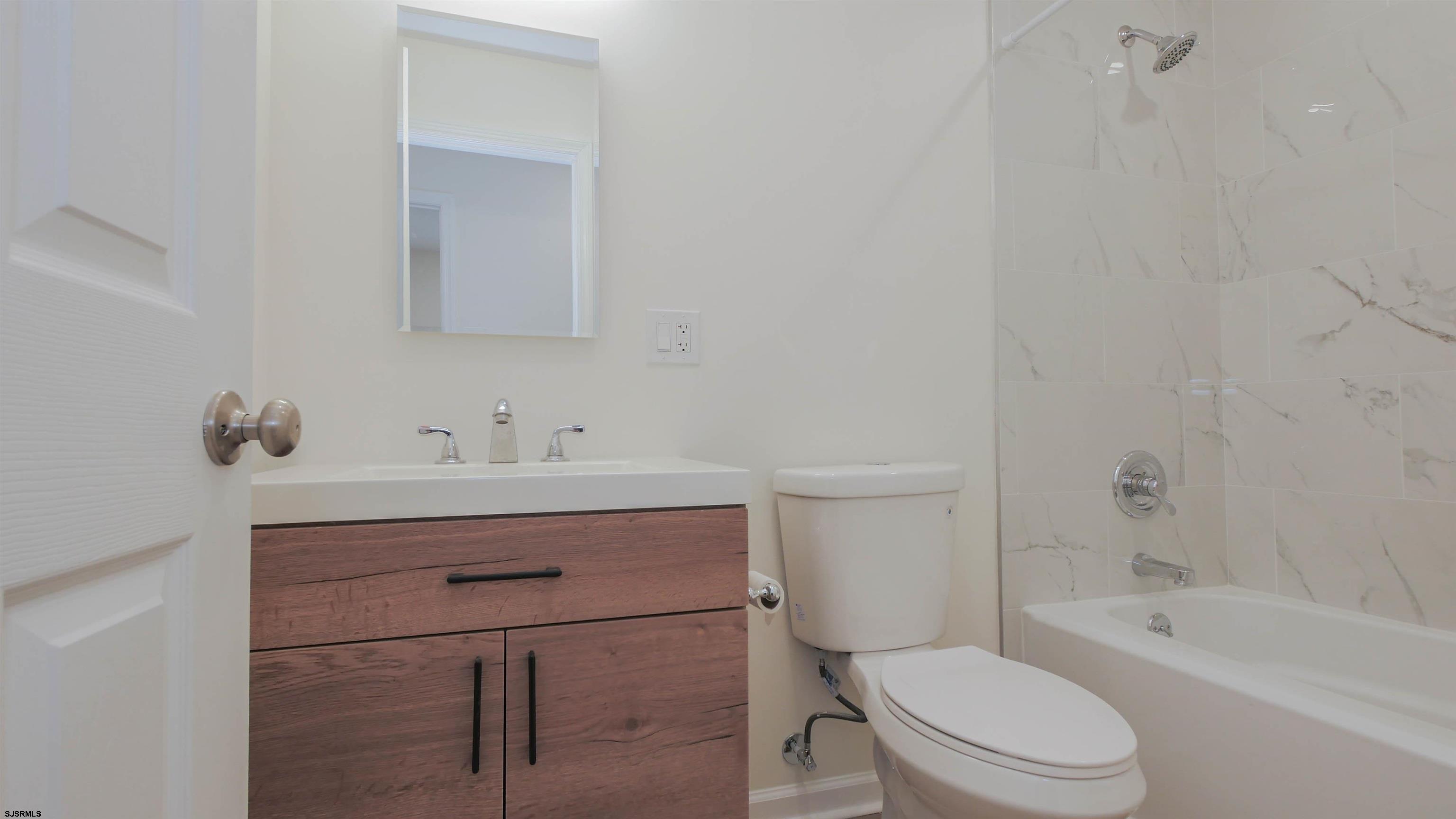 911 Woodland Ave Ave