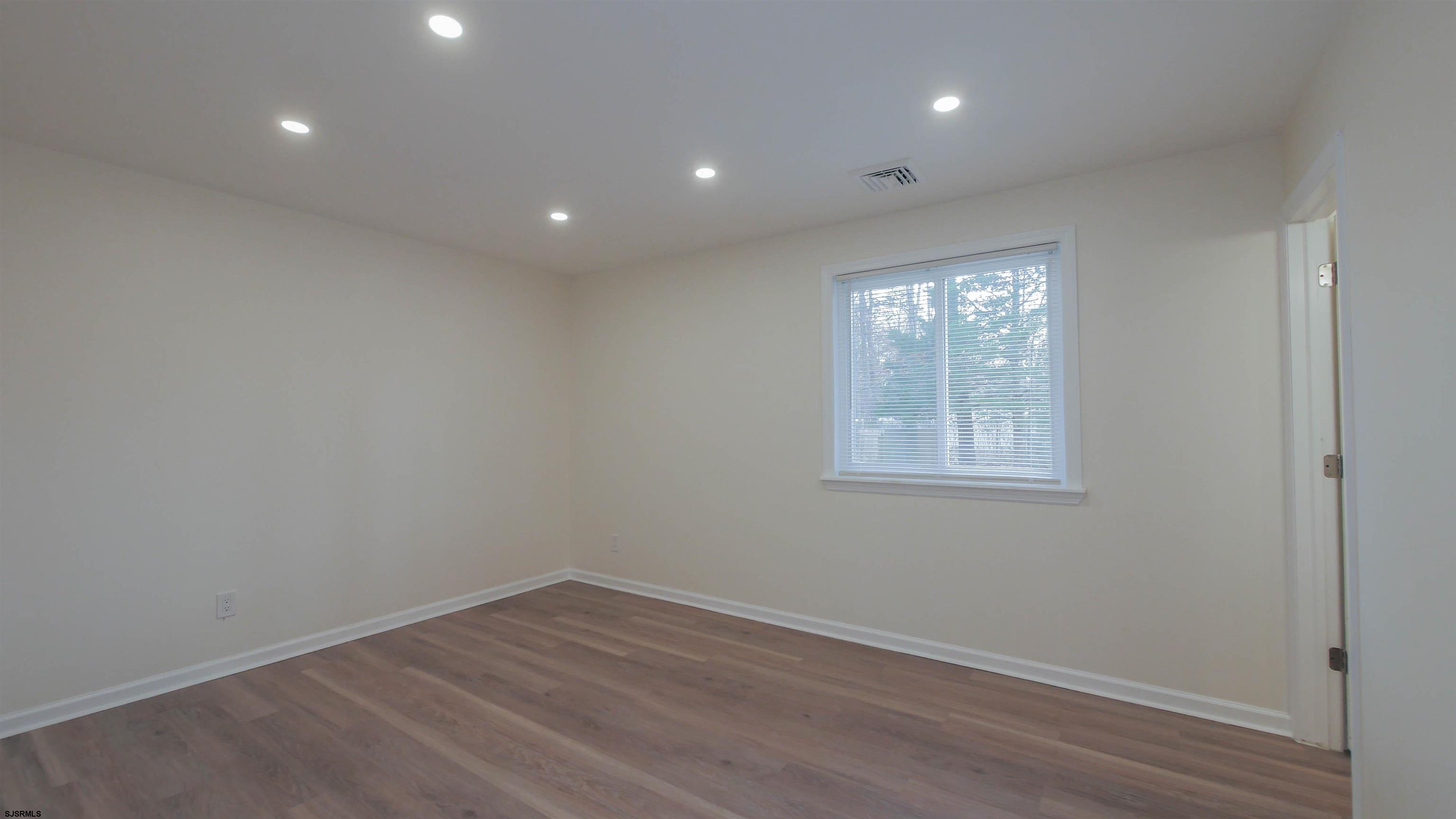 911 Woodland Ave Ave