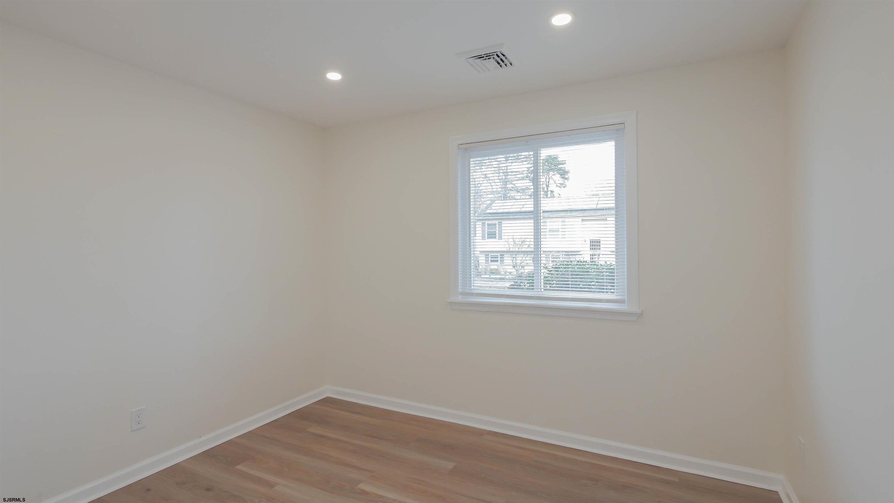 911 Woodland Ave Ave