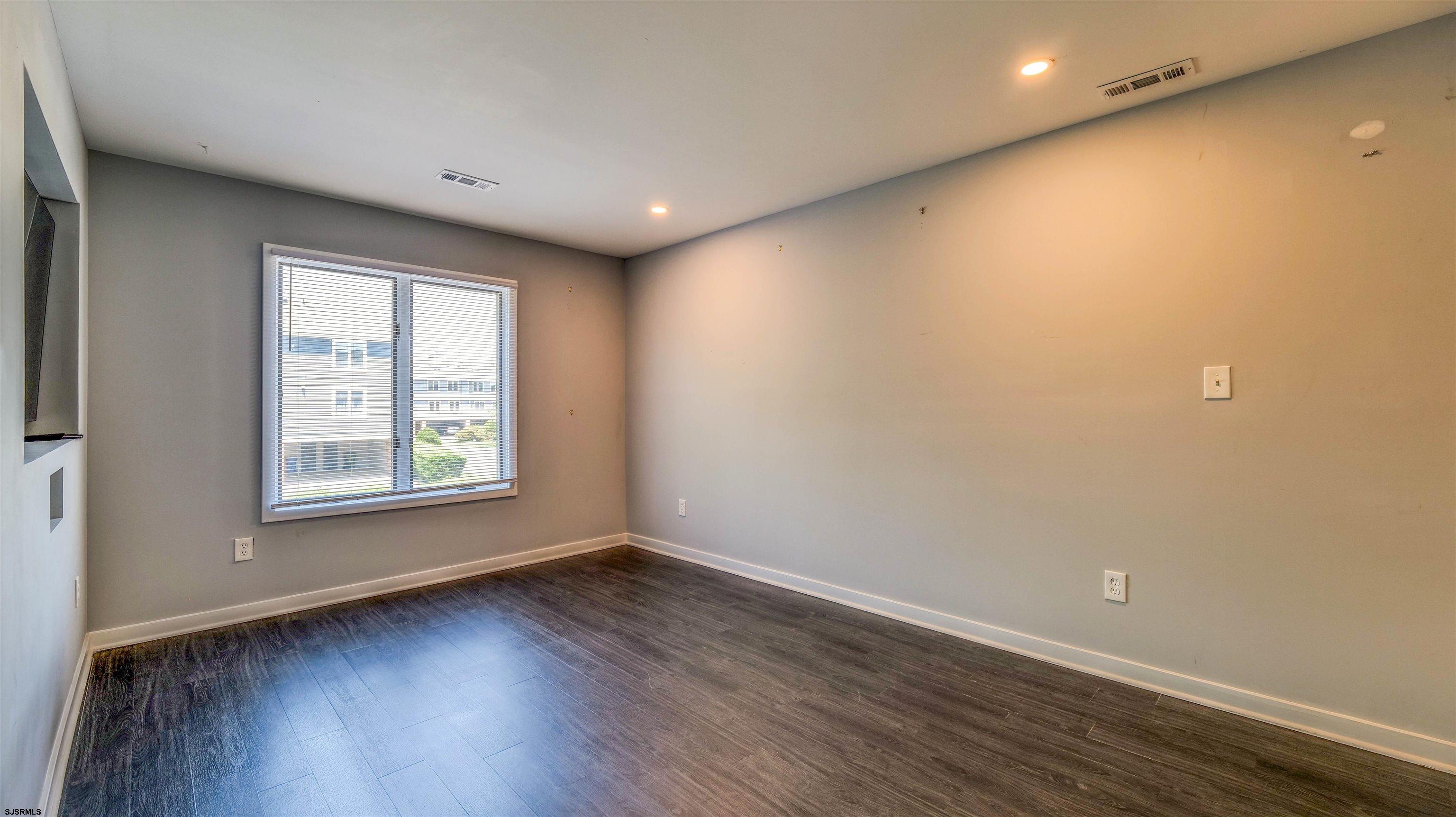 903 Harbour Cove Unit: 903