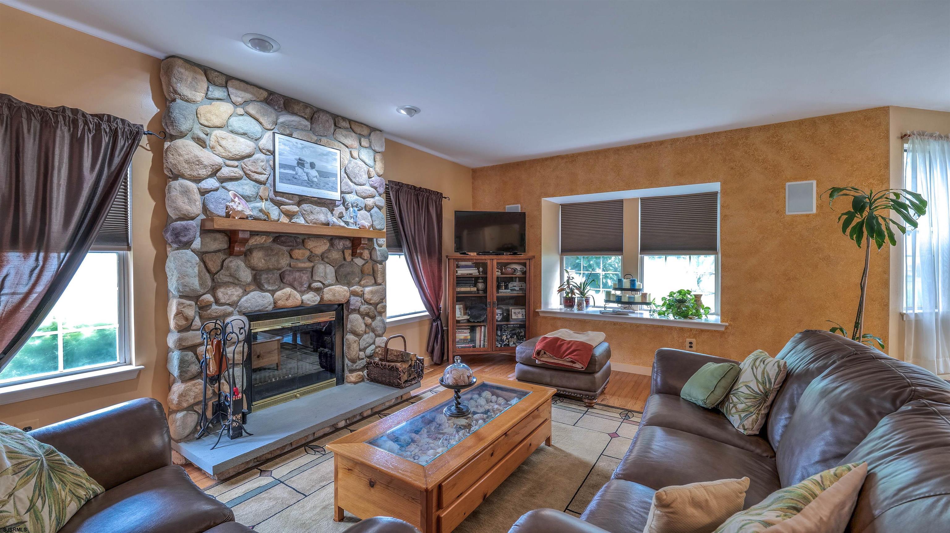 201 Creek Ct