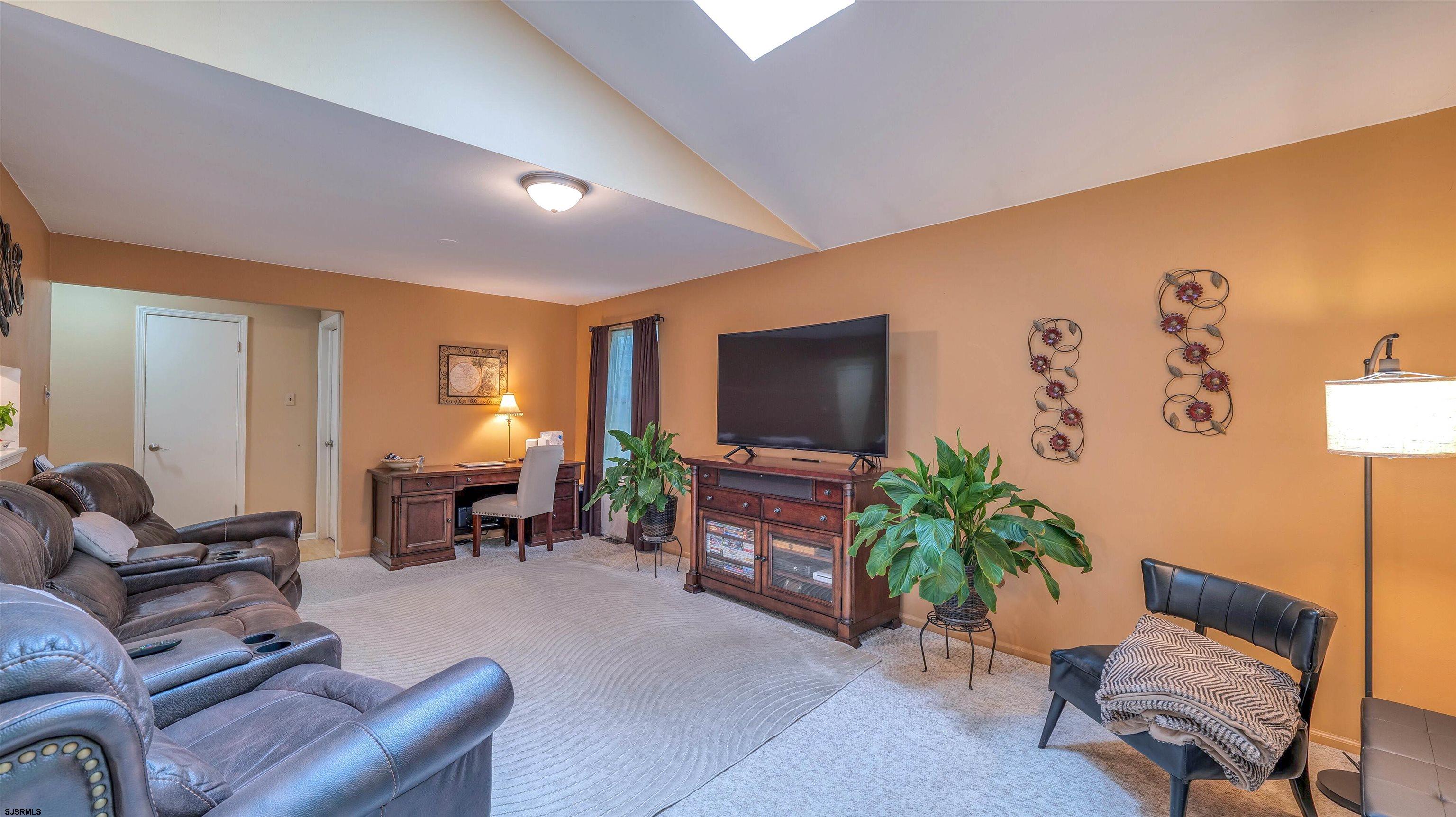 201 Creek Ct