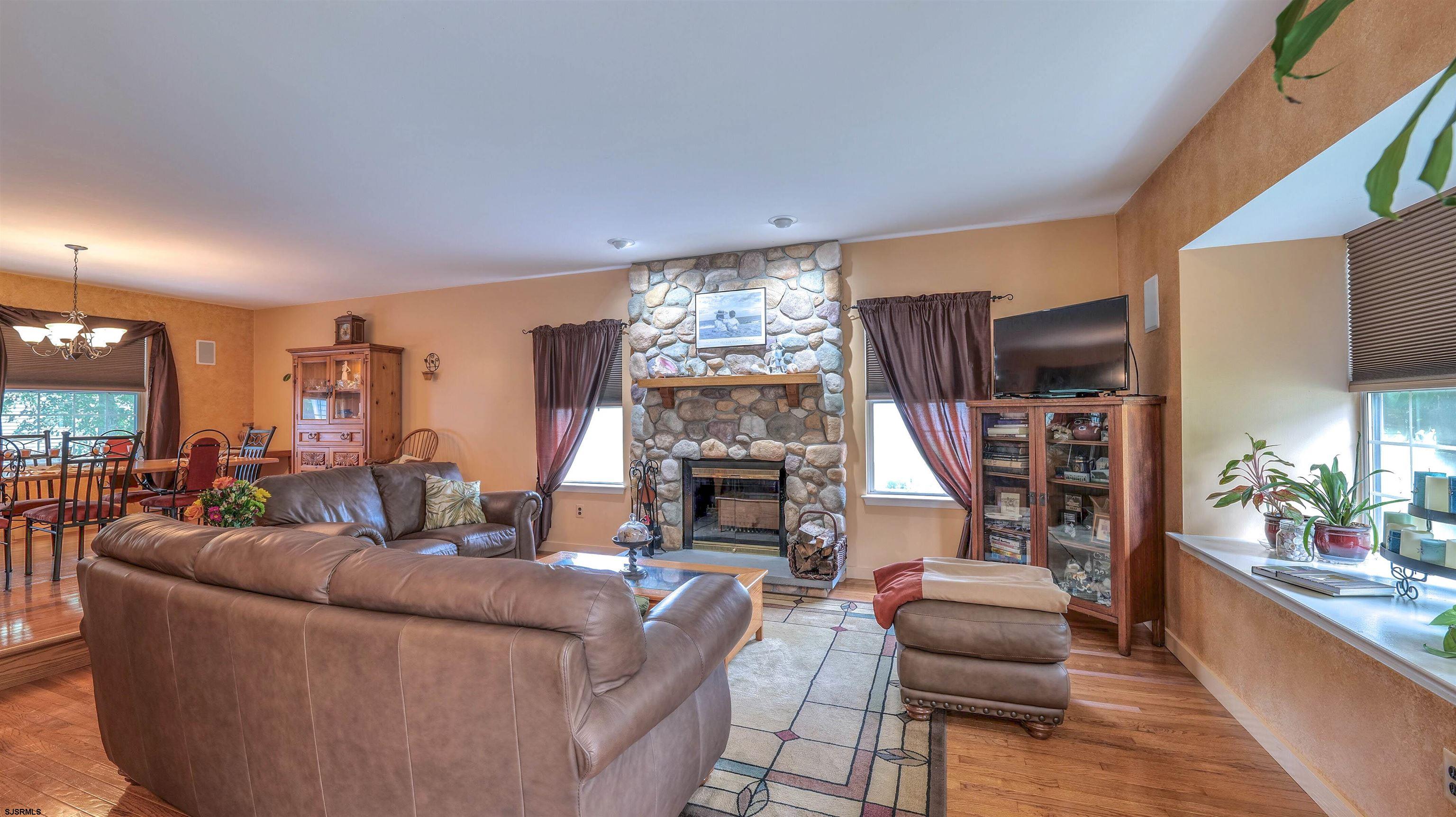 201 Creek Ct
