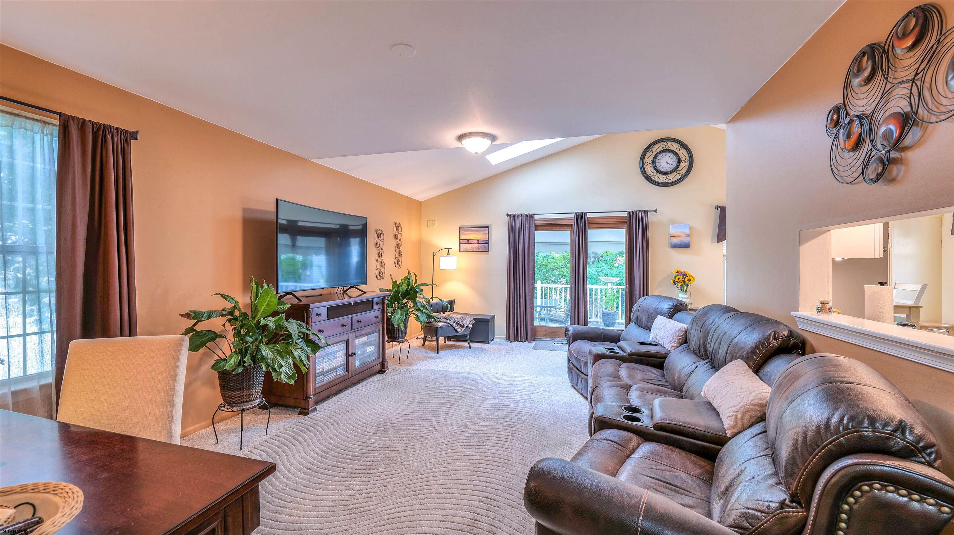 201 Creek Ct