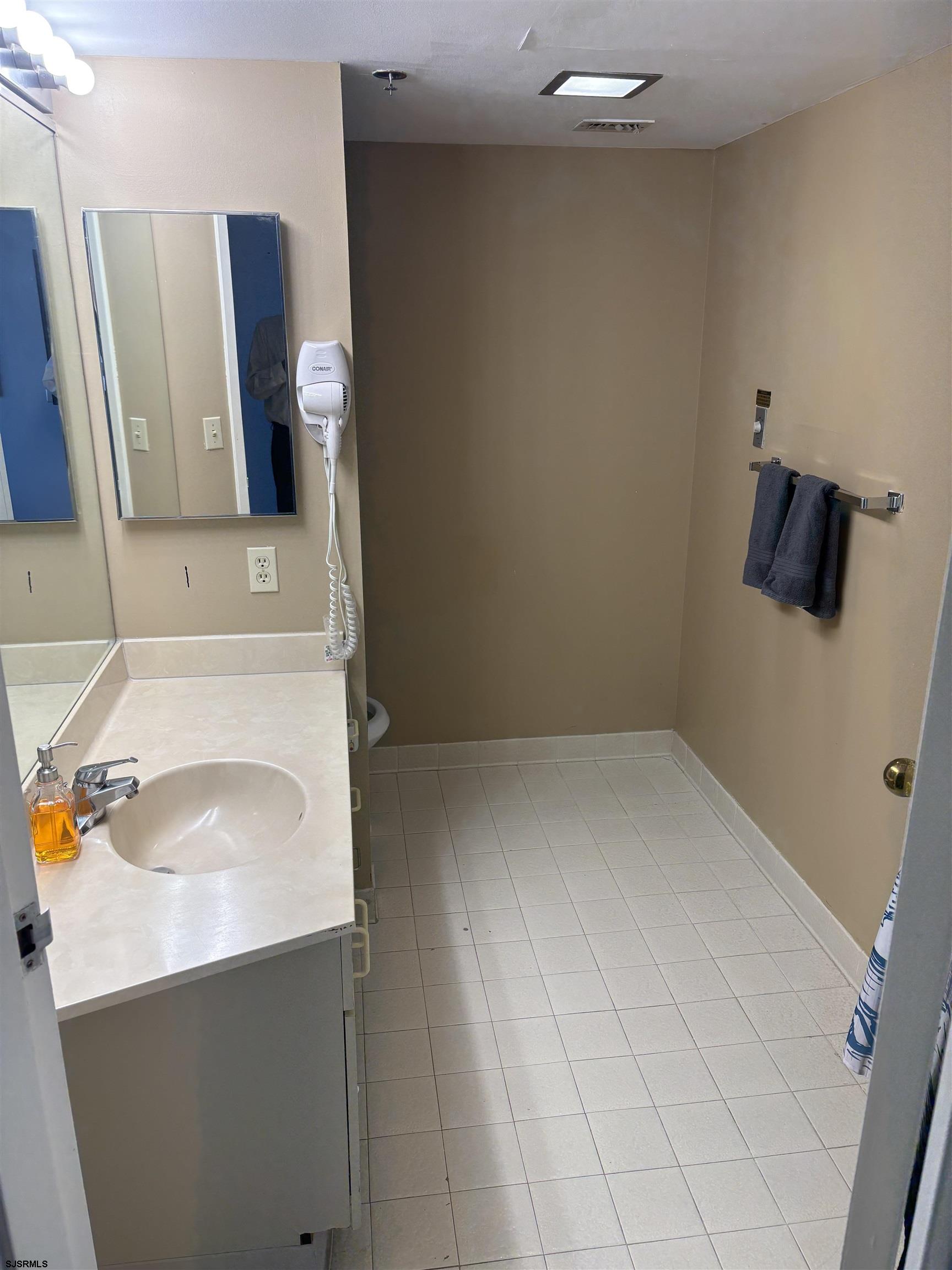 1515 Boardwalk Unit: 1004