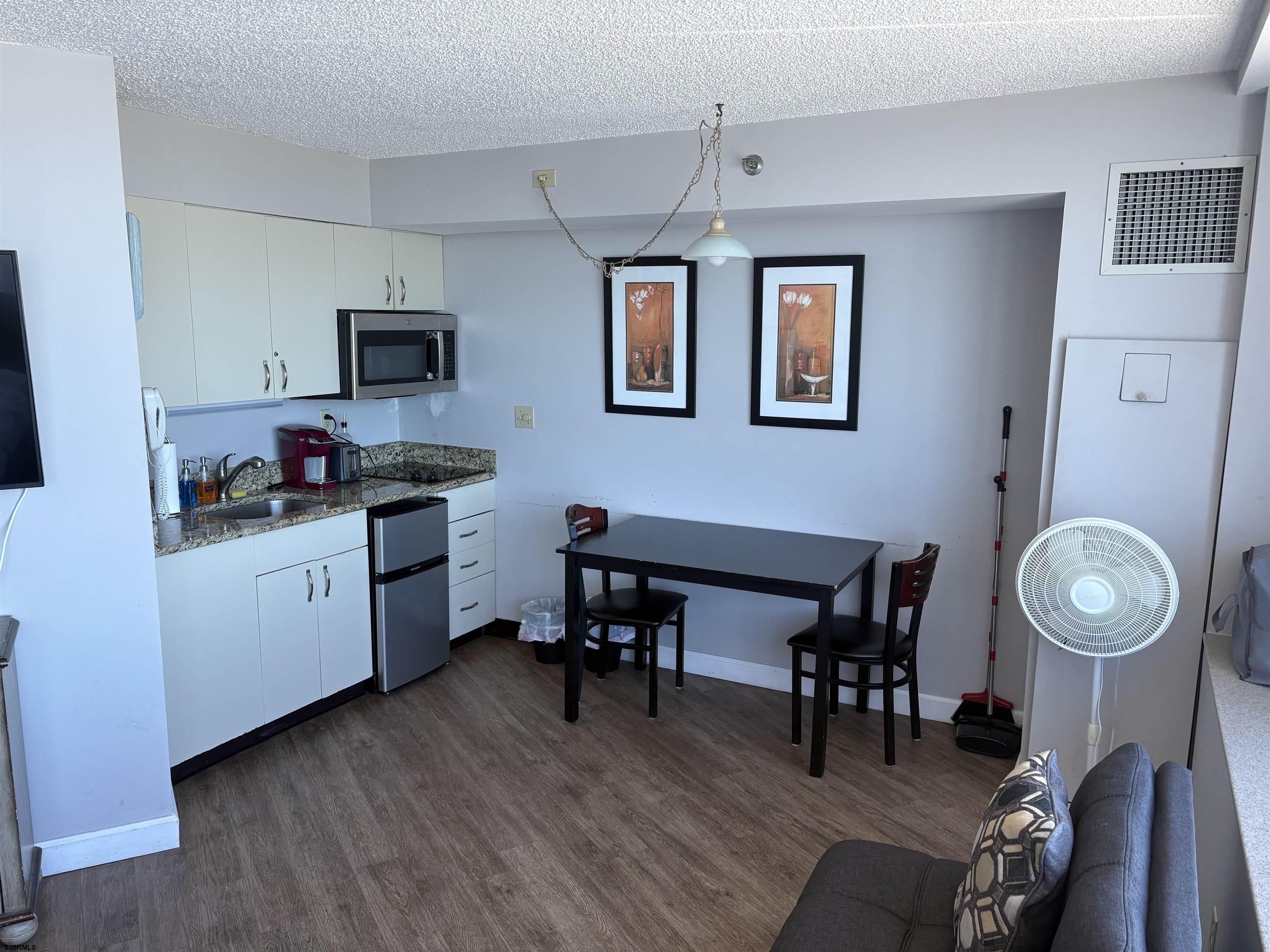 1515 Boardwalk Unit: 1004