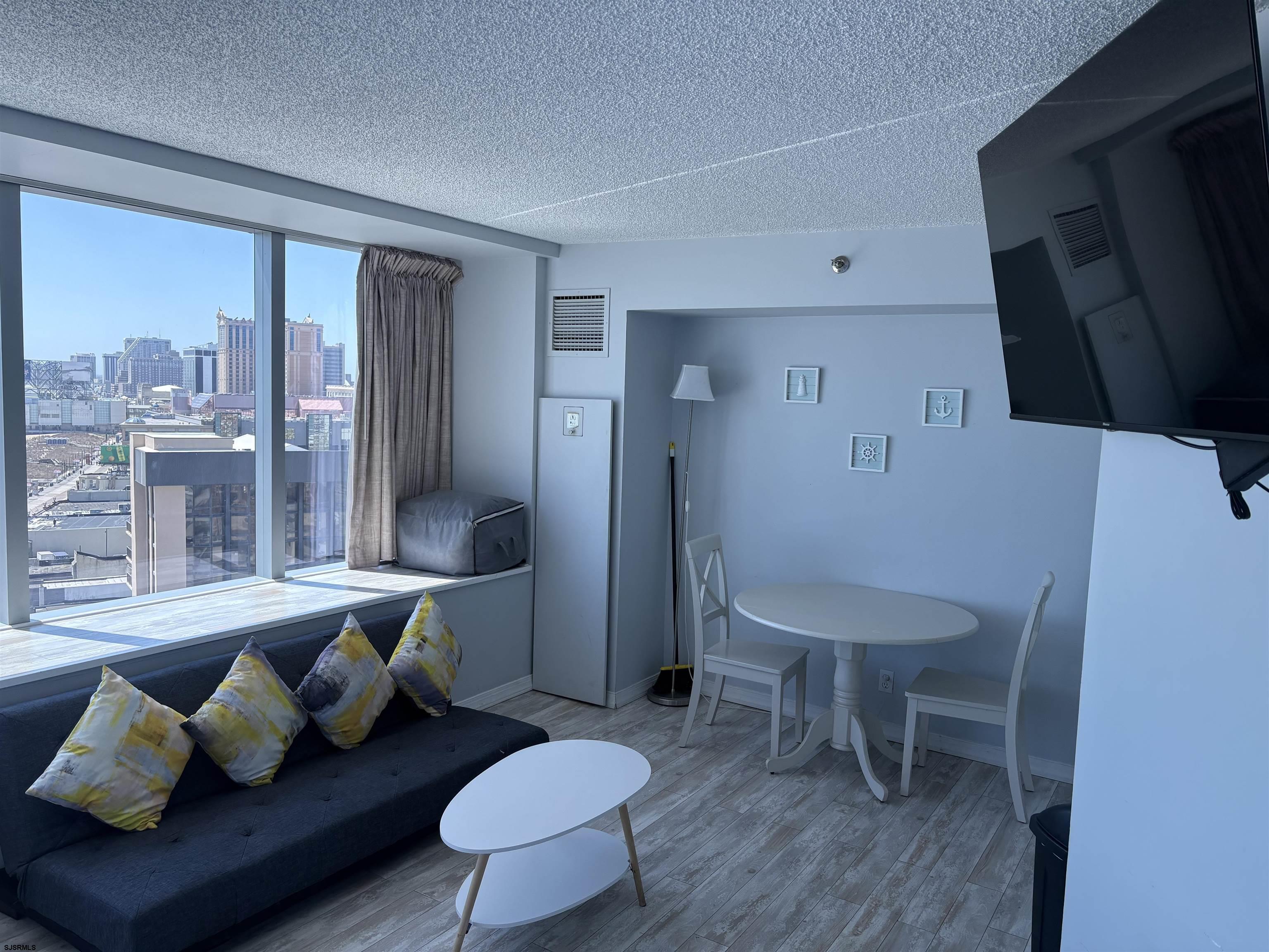 1515 Boardwalk Unit: 1507