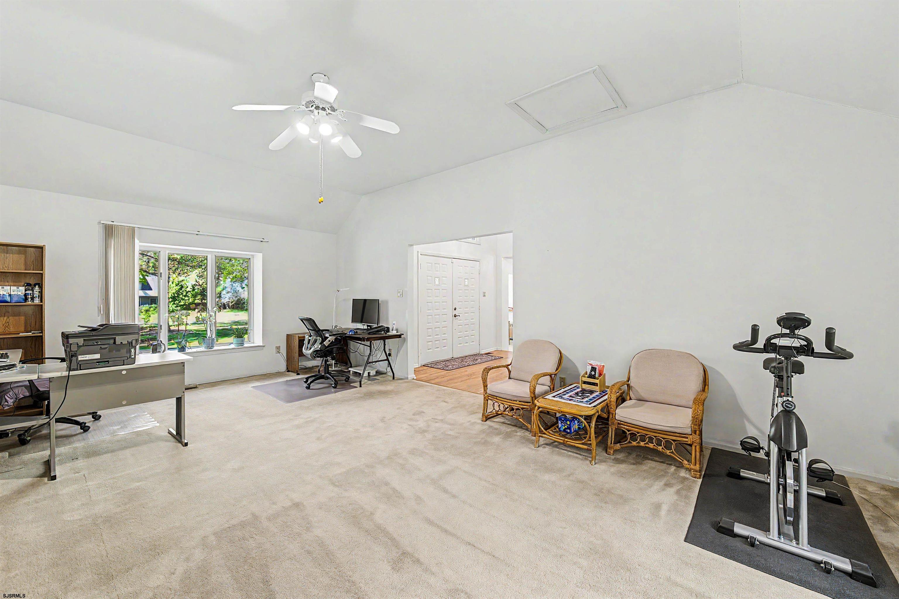201 Shady Knoll Ln