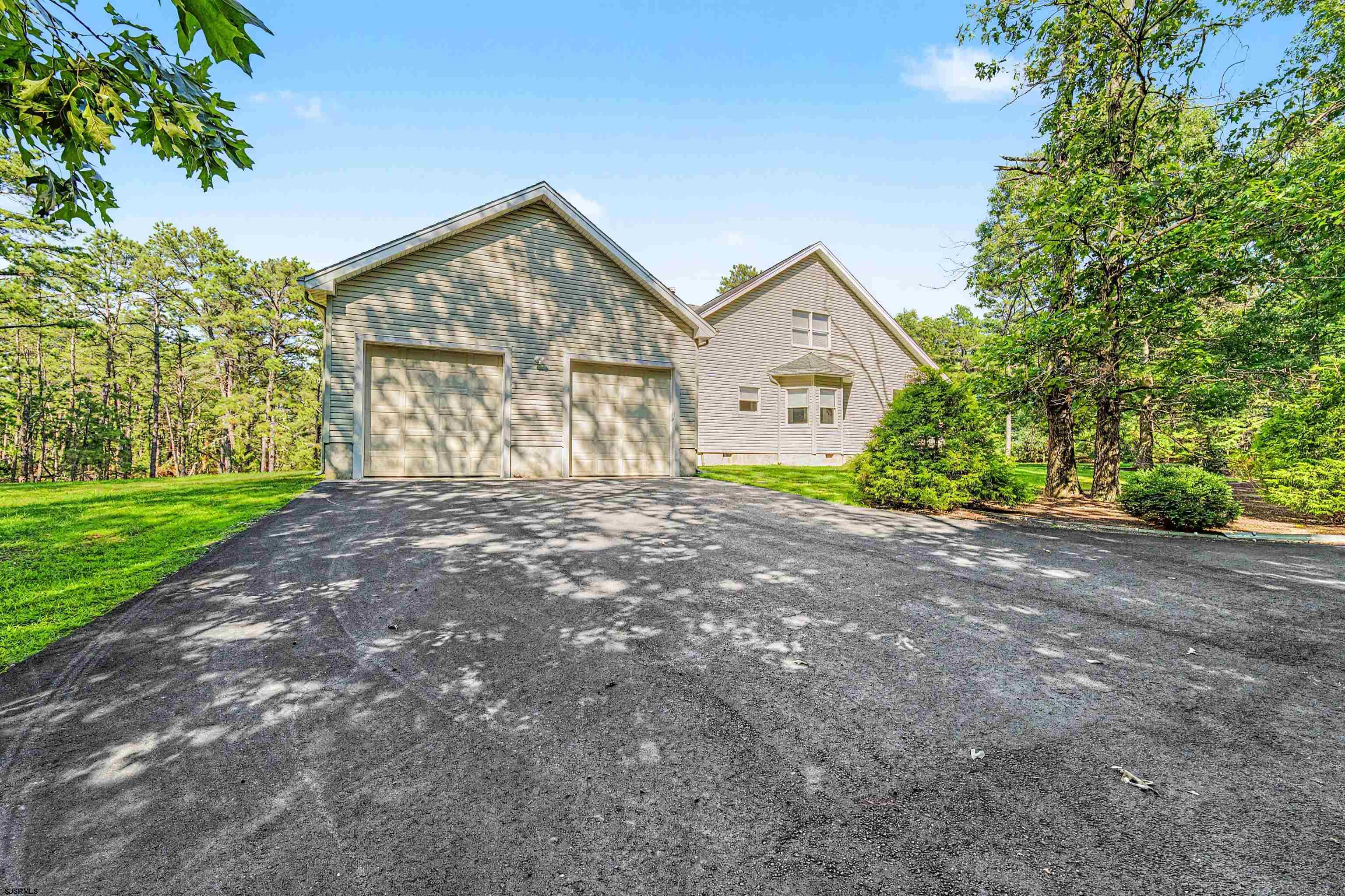 105 S Genoa Ave