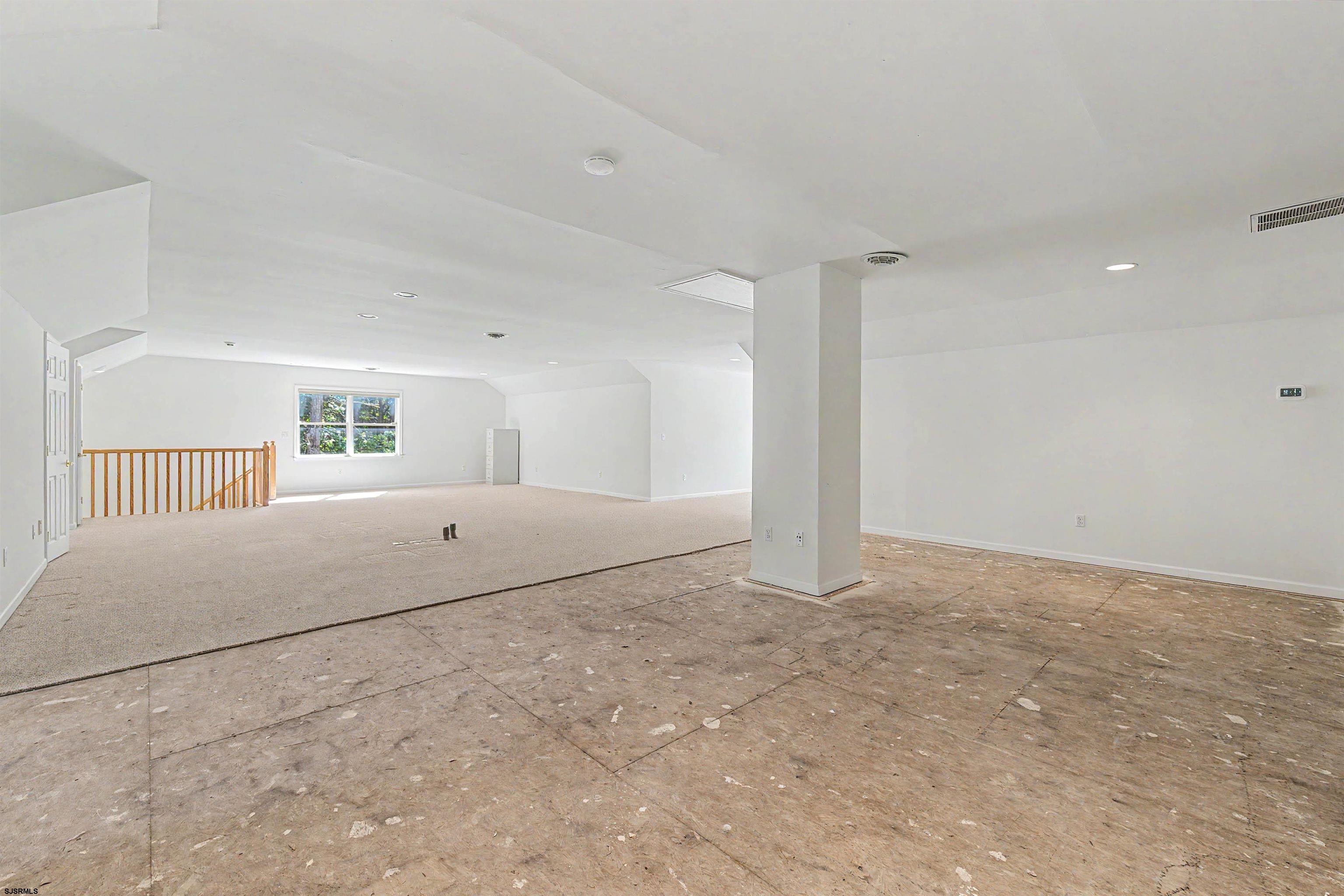 105 S Genoa Ave