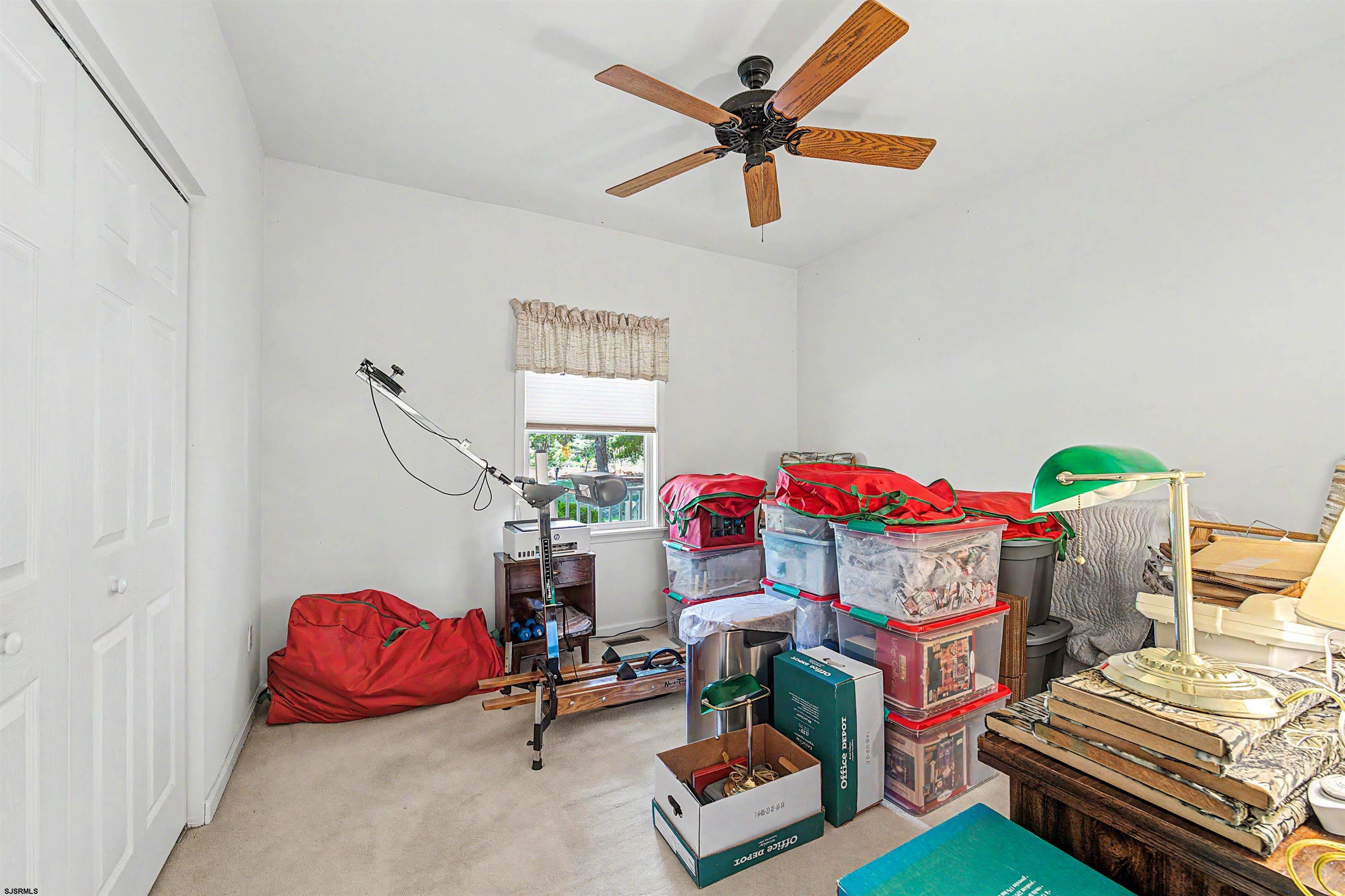 105 S Genoa Ave