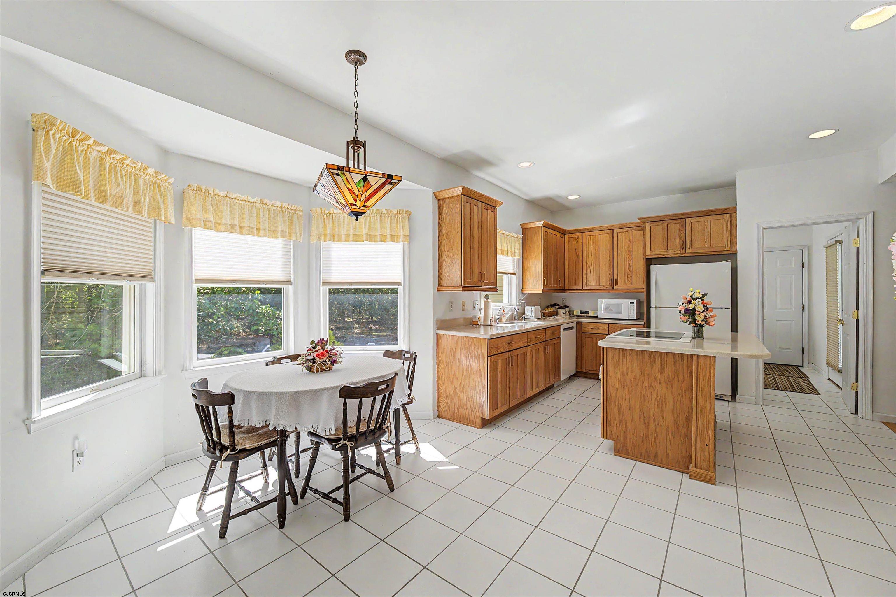 105 S Genoa Ave