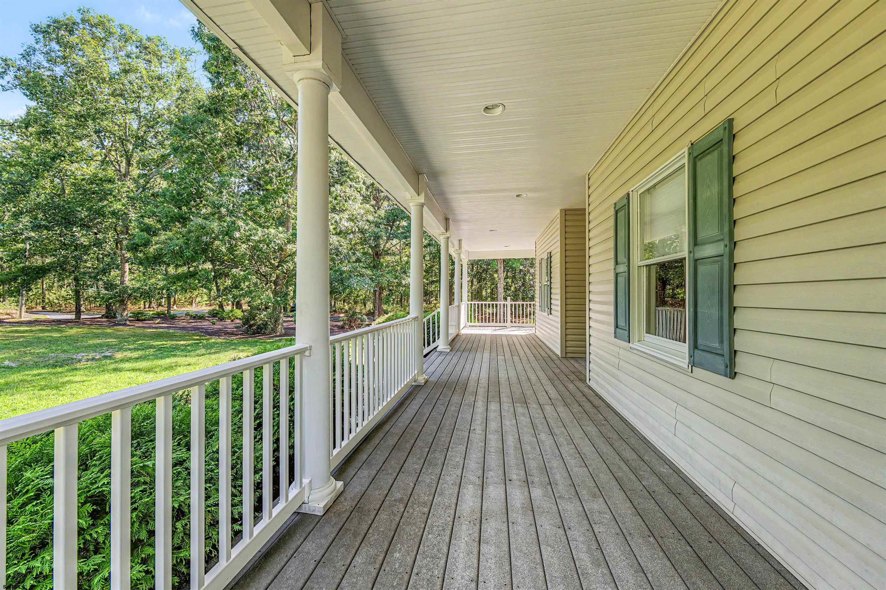 105 S Genoa Ave
