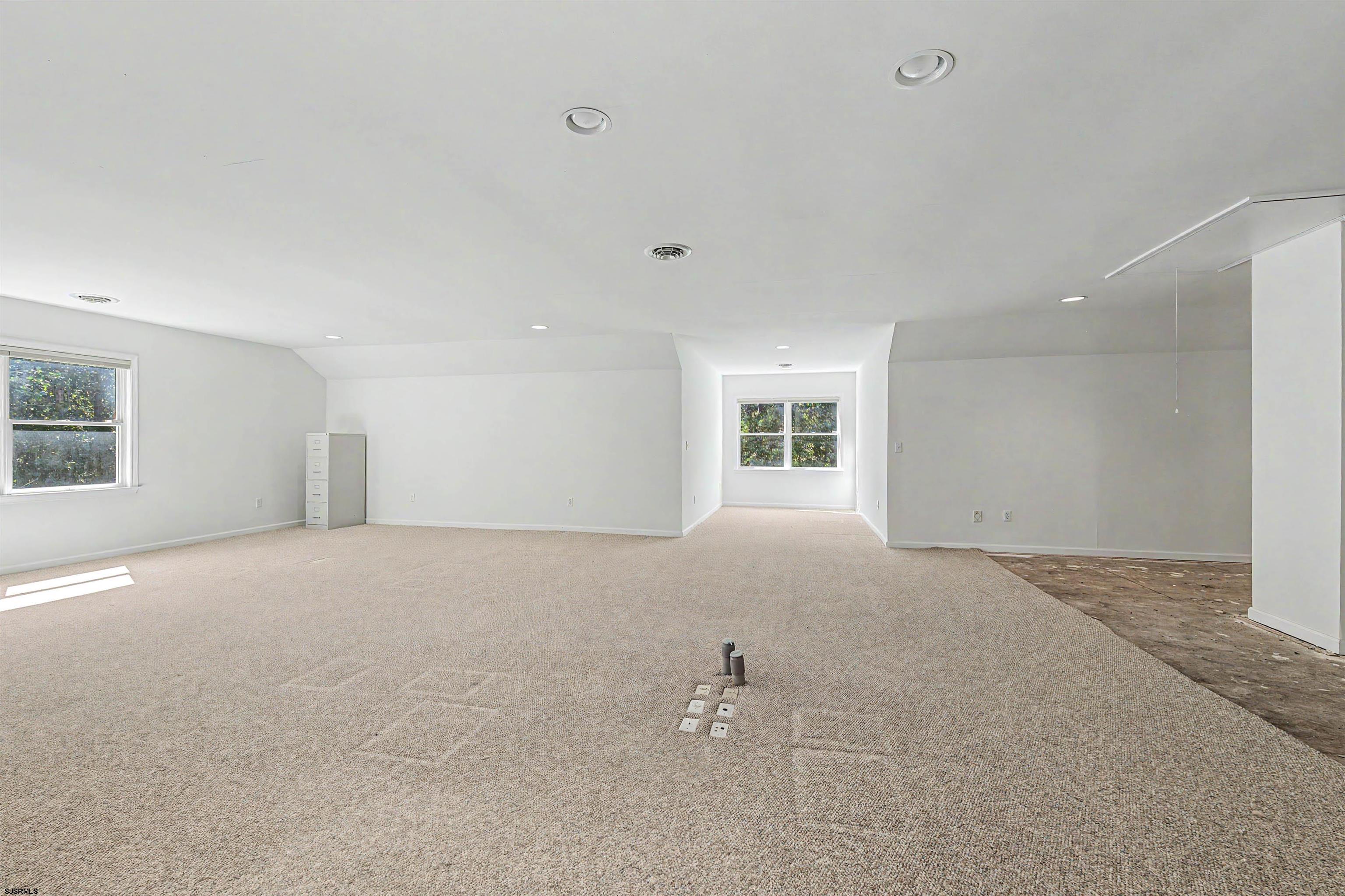 105 S Genoa Ave