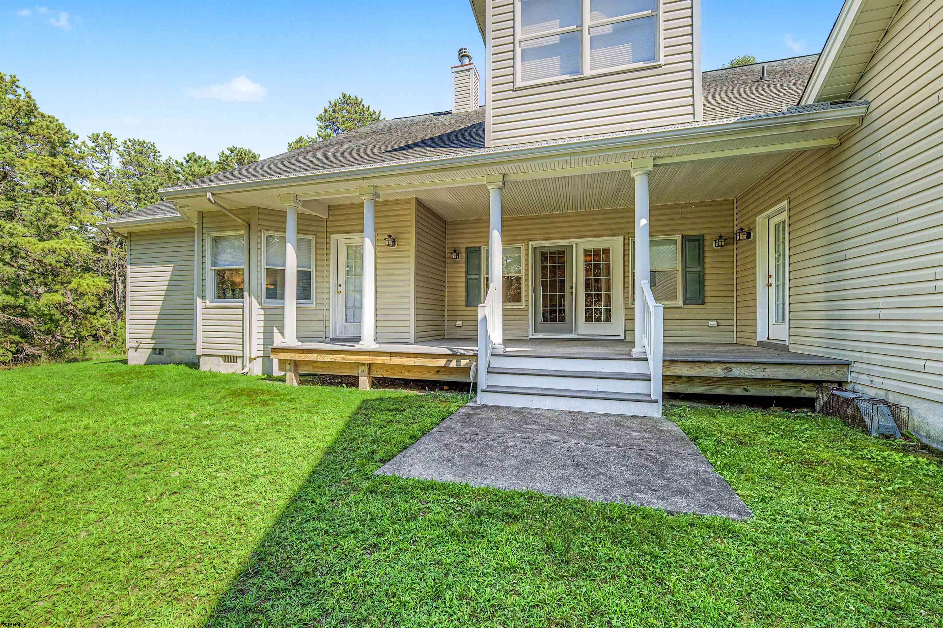 105 S Genoa Ave