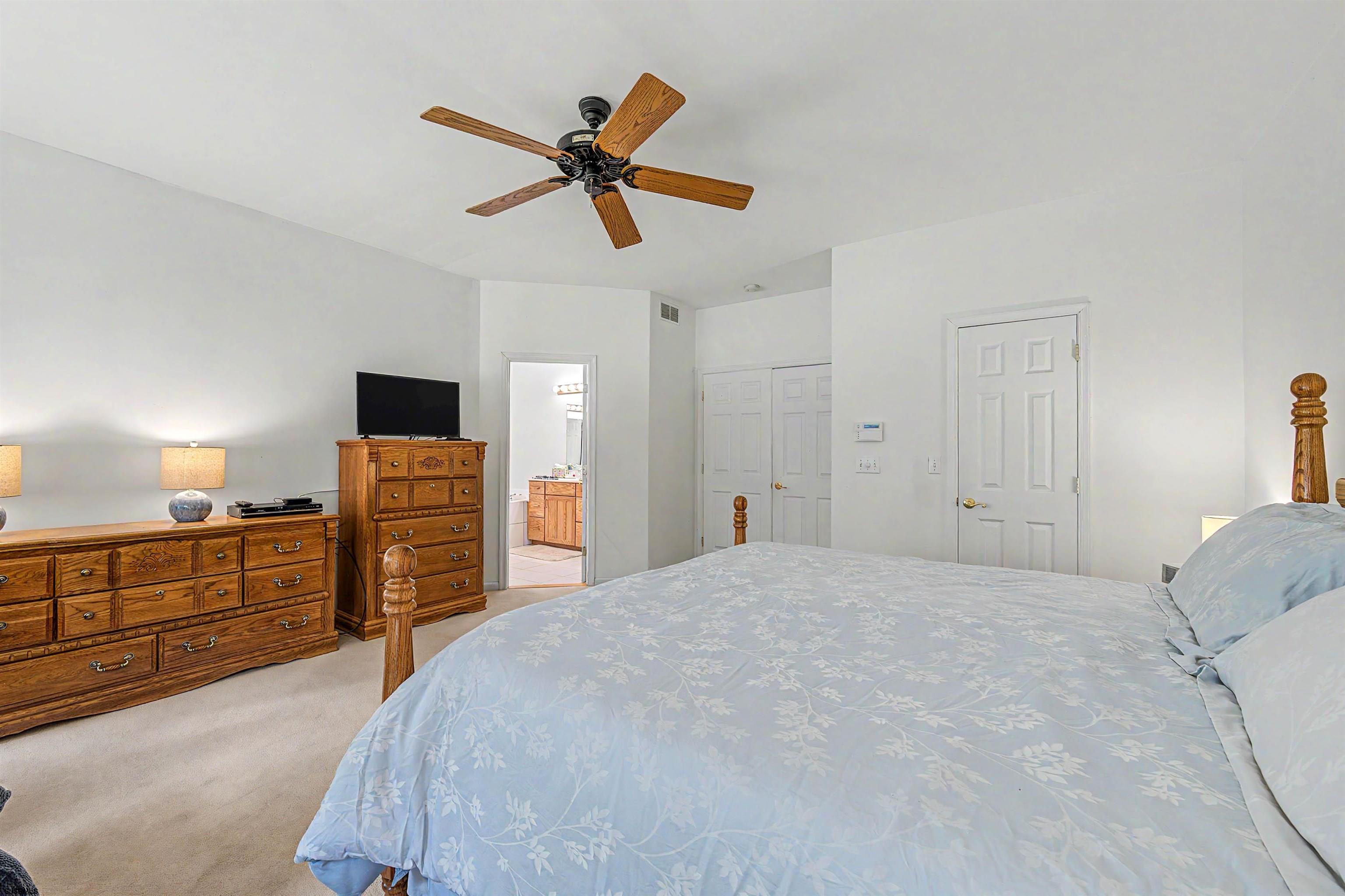 105 S Genoa Ave
