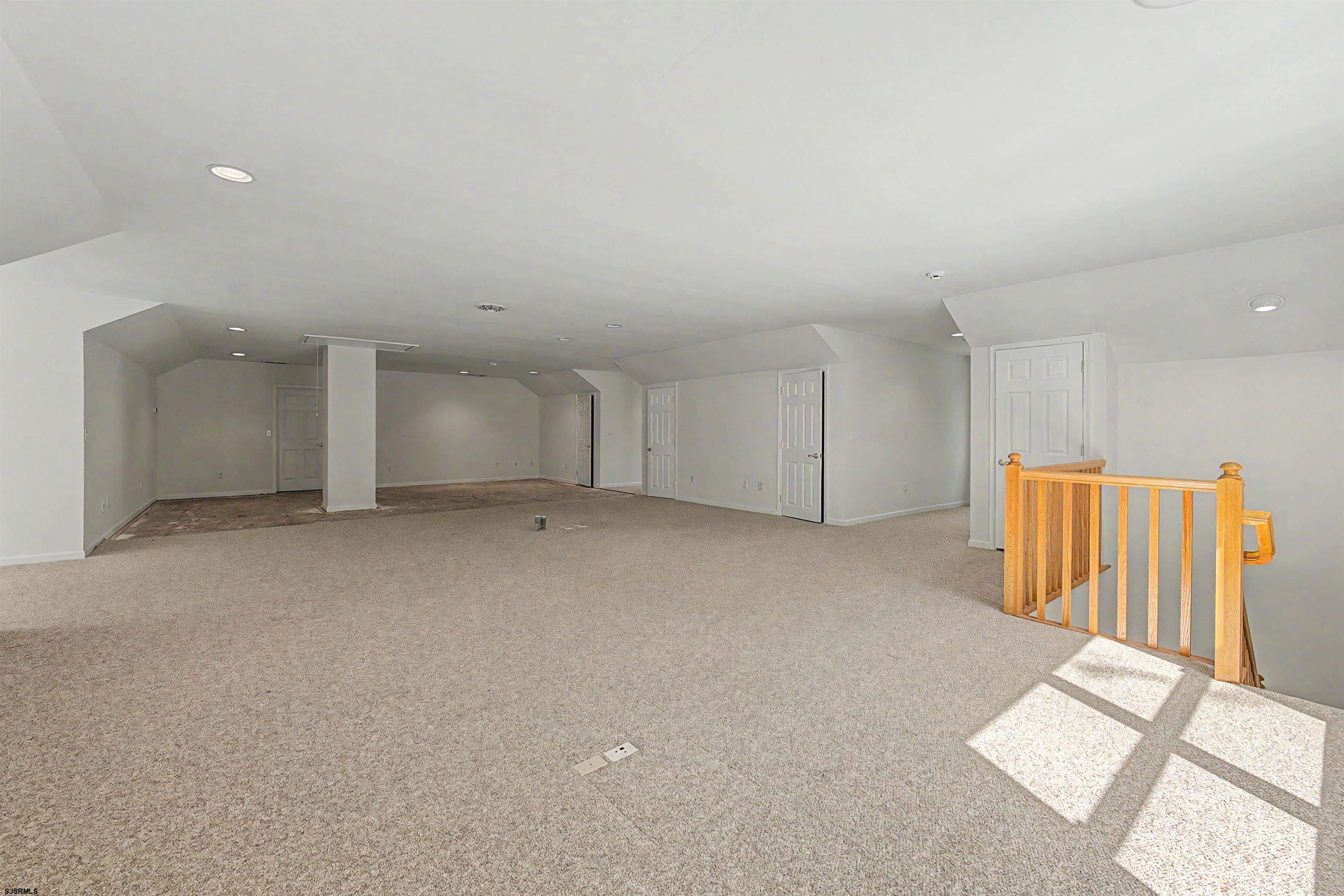 105 S Genoa Ave