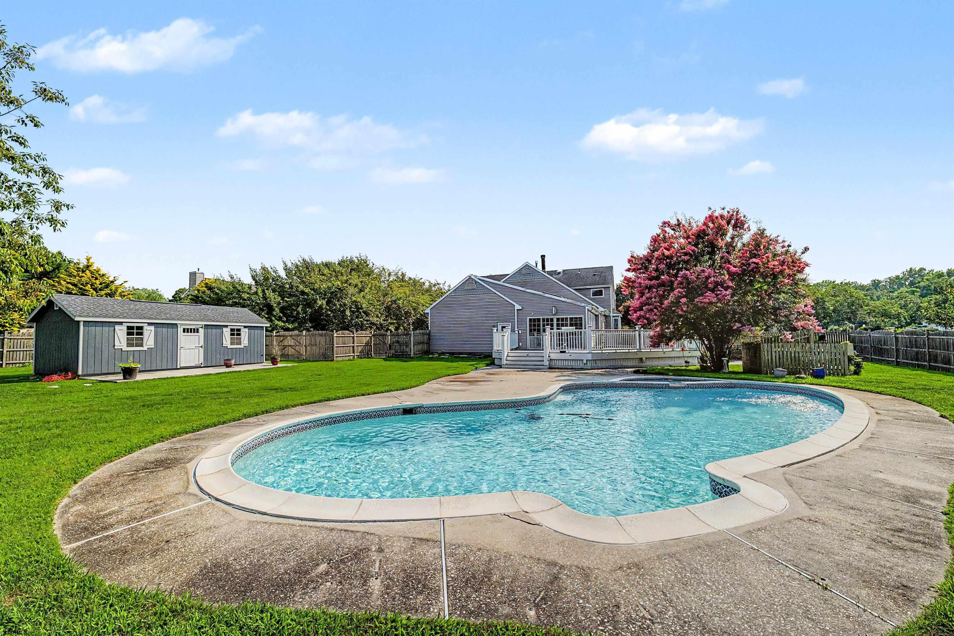 7 Heritage Dr