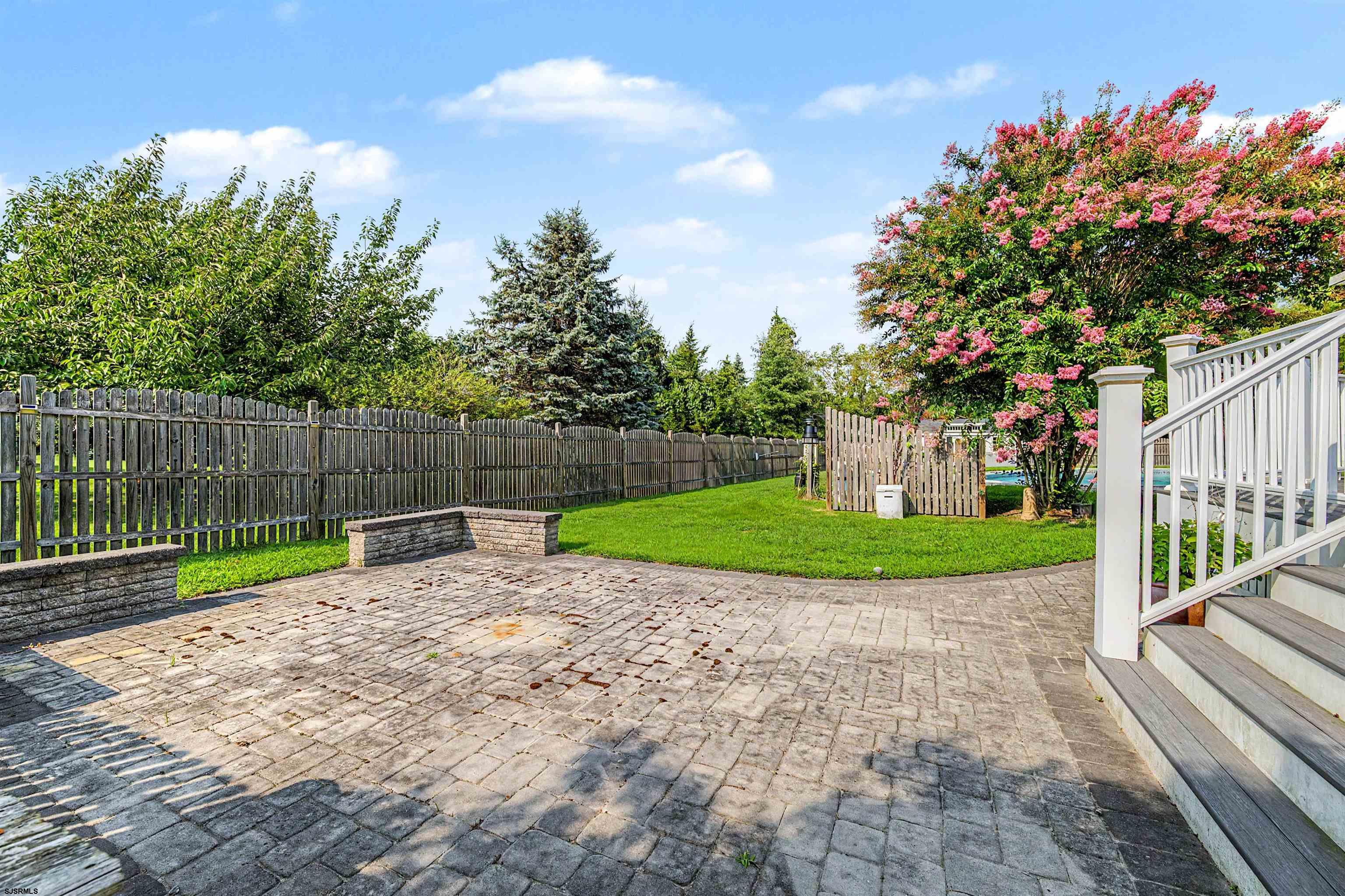 7 Heritage Dr