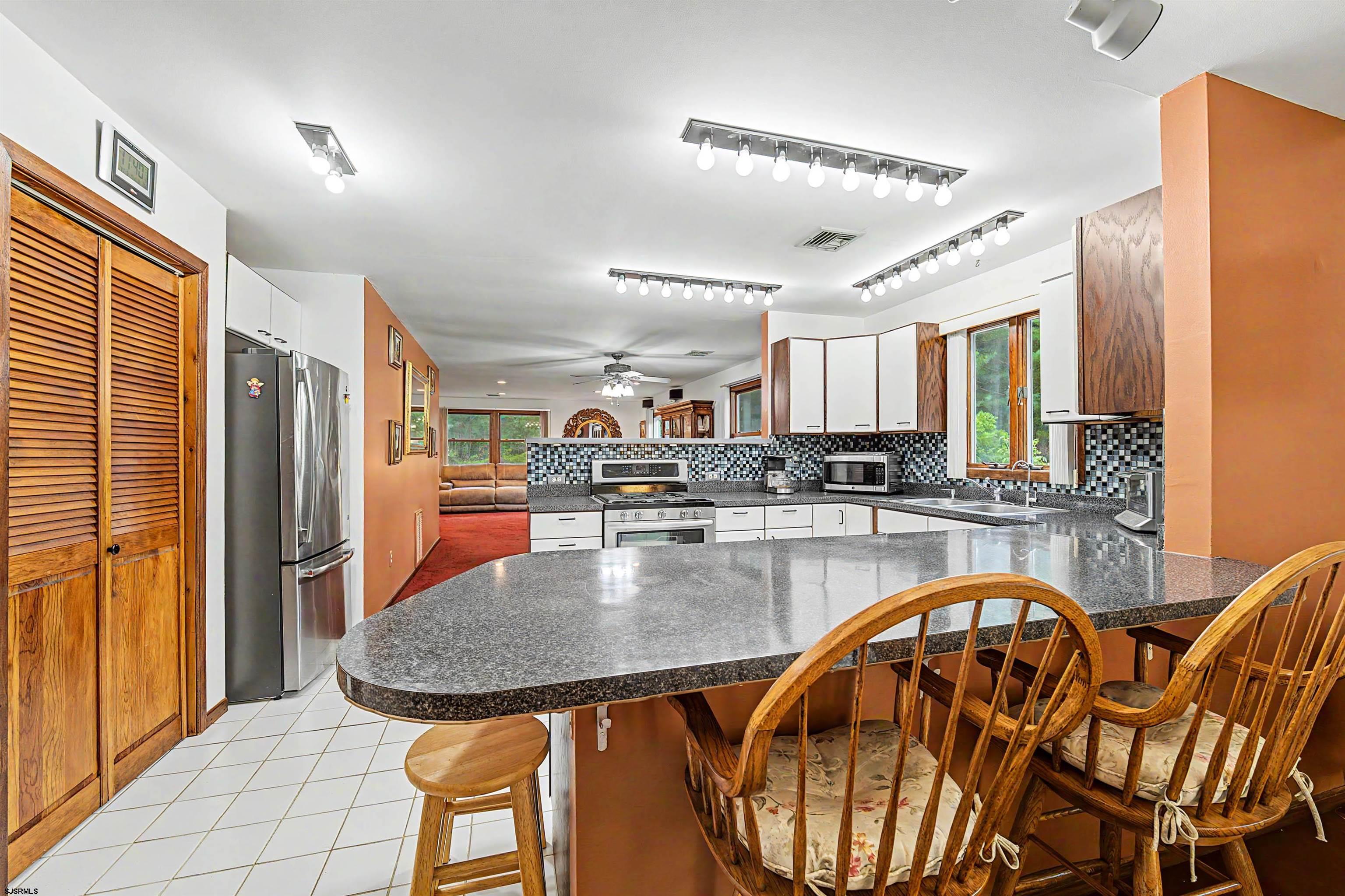 633 8th Ave